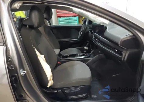 2025 Kia K4 Lxs z USA, uszkodzony, nr VIN 3KPFT4DE3SE211640